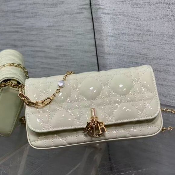 Classic DIOR Bag: A Stylish and Versatile Choice for Elegance - Picture 3 of 4